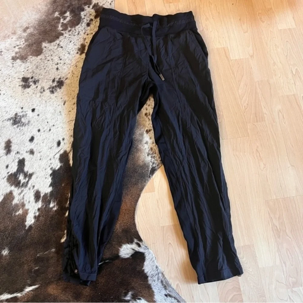 LULULEMON‎ Black Dance Studio Crop Unlined 25” Athletic Pants Size 4